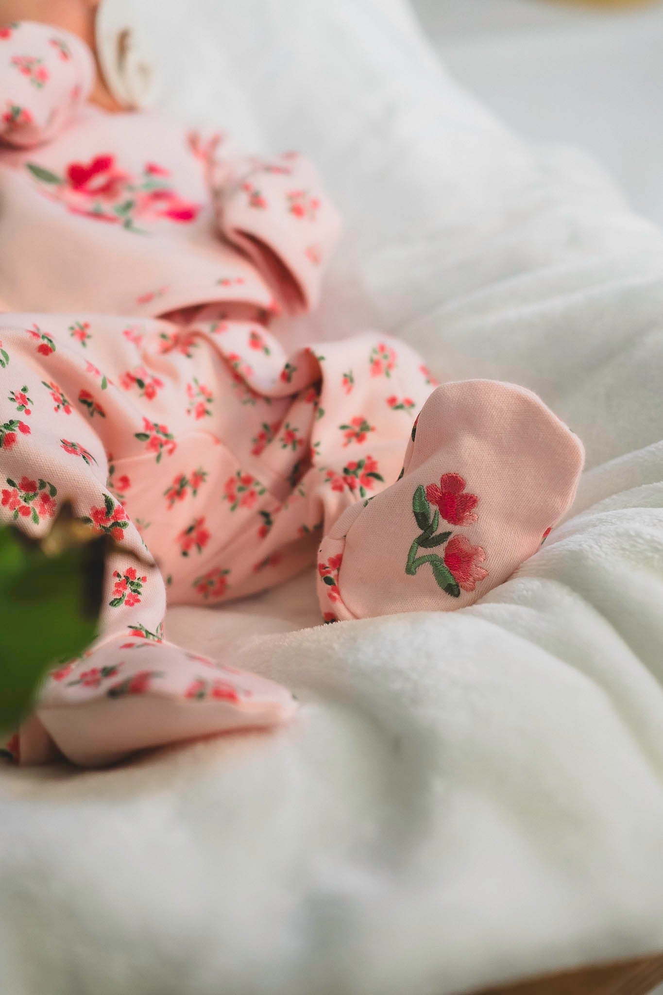 Bouquet De Fleurs Magnetic Footie (Baby Girl)